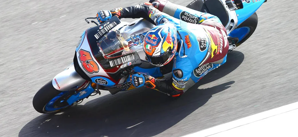 MotoGP Sepang 2016: a Marquez le FP1 'asciutte', Miller svetta nelle FP2 [Foto]