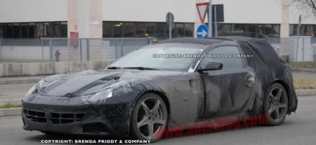 Ferrari: nuove foto spia della F151