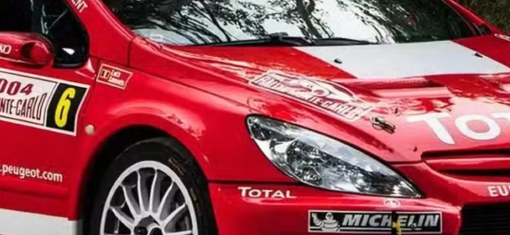 Originale e bizzarra: l'unica auto da rally decappottabile al mondo
