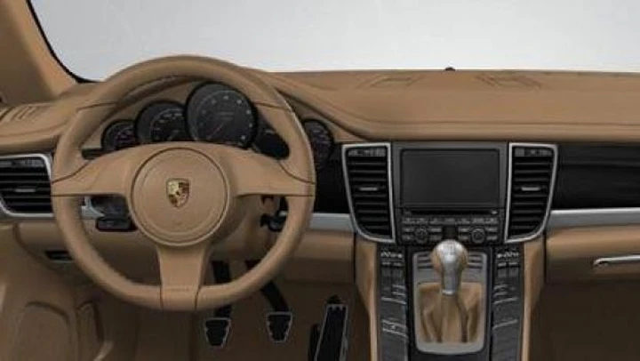 Porsche Panamera: addio al cambio manuale