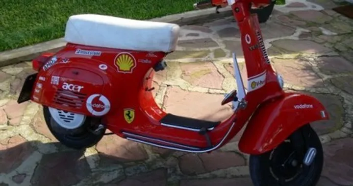 Foto del giorno: la Vespa di Schumacher?