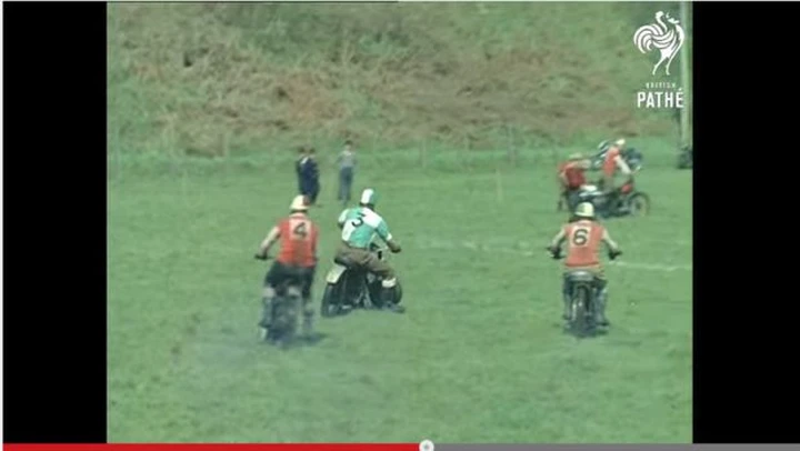 Mondiali di calcio: quando nel 1959 ci si sfidava in sella alle due ruote [Video]