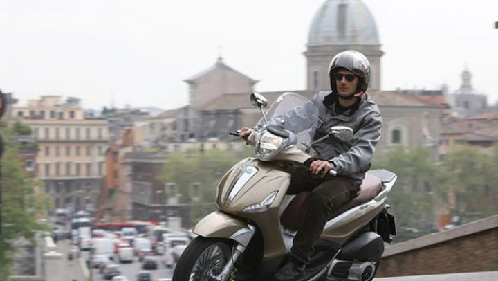 Mercato, classifiche Top 100 di Novembre. Imprendibili BMW R 1200 GS e la coppia Honda SH300i/150i