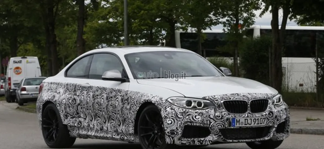 BMW M2: nuove foto spia su strada