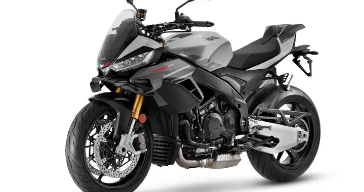Aprilia Tuono V4 2025: la hypernaked definitiva per strada e pista