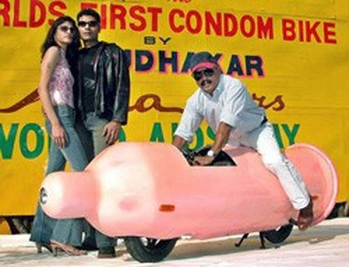 Presentata la Sudha Cars, condom bike