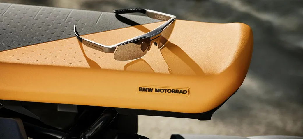 BMW Motorrad presenta gli Smartglasses ConnectedRide per i motociclisti [FOTO]