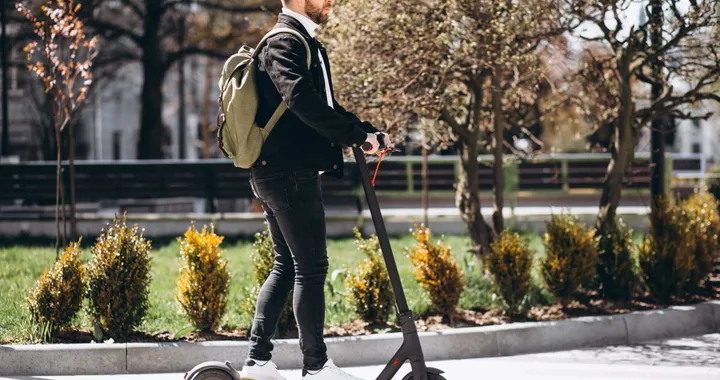 Parcheggi e norme sui monopattini elettrici: tutto quello che c'è da sapere