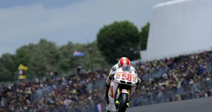 MotoGP: giro perfetto per Marco Simoncelli, in pole position al Montmelò. Stoner e Lorenzo in prima fila