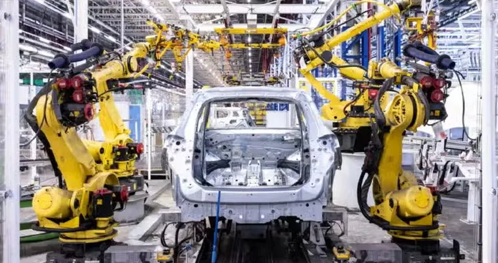 Stellantis ferma Rennes, stop Citroën C5 per carenza cambi