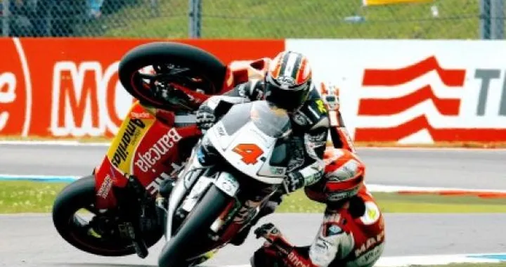 MotoGP: le foto del contatto Bautista-Aoyama ad Assen