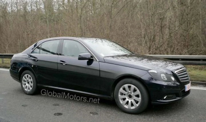 Mercedes Classe E: nuove foto spia praticamente 