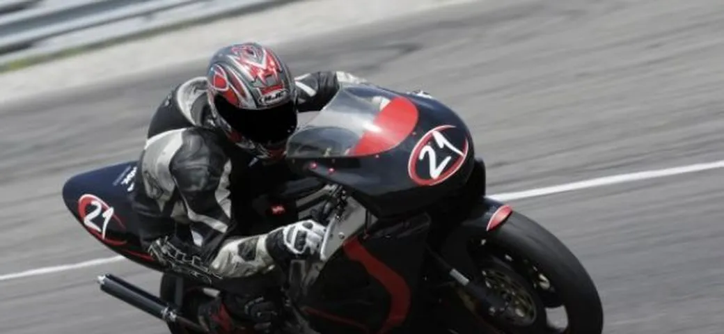 Scatto in Corsa: Aprilia RS250 a Franciacorta