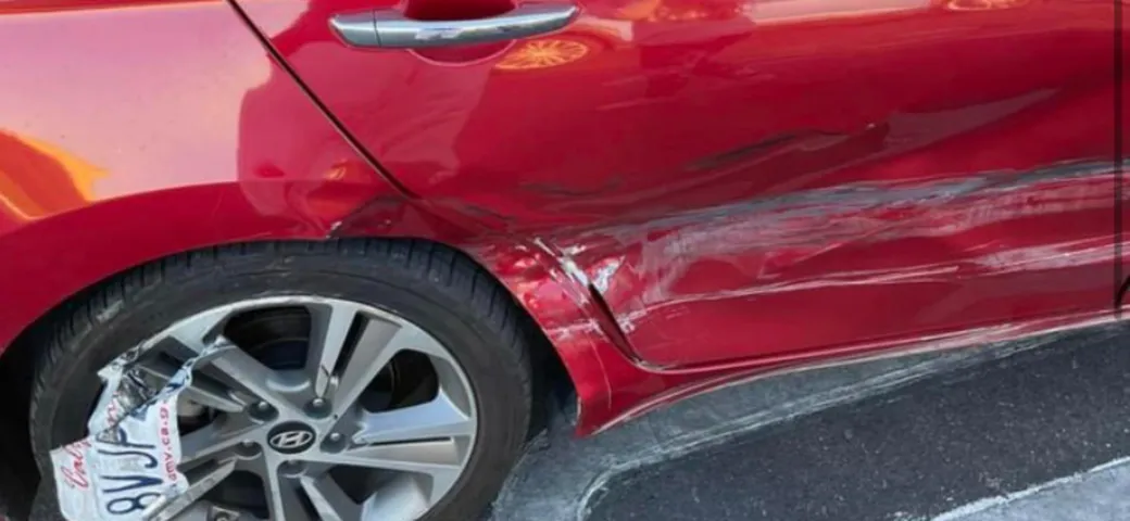 Incidenti in parcheggio: c'è chi scappa ma lascia la targa