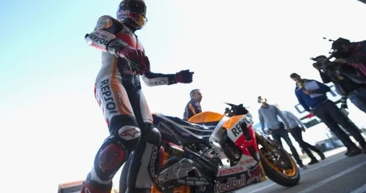 MotoGP Silverstone, Marquez sbriciola record e avversari. E se domani piove …