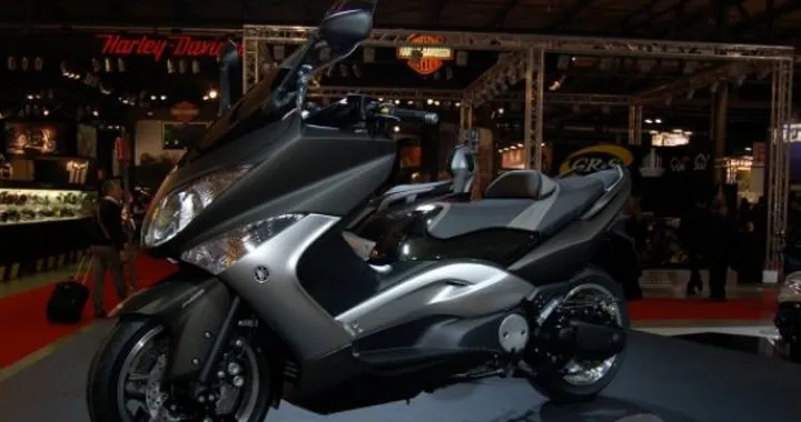 Live @ Eicma: Yamaha TechMAX e gamma maxiscooter ABS 2011