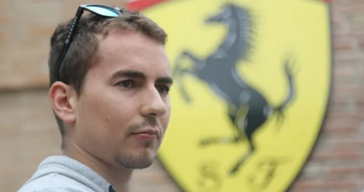 MotoGP: Jorge Lorenzo con una Ferrari 458 alla 12 Ore di Abu-Dhabi