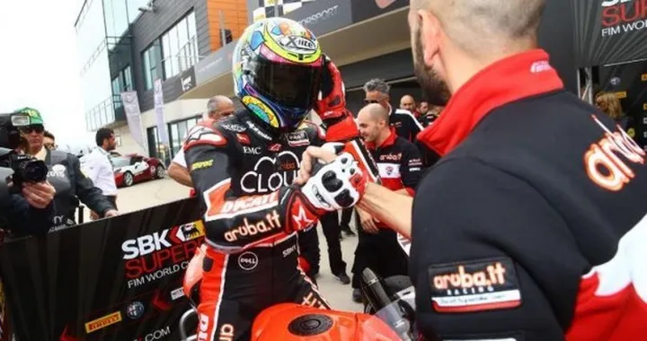 Superbike Aragon 2015: Chaz Davies e la Ducati trionfano in Gara-2 [Foto]