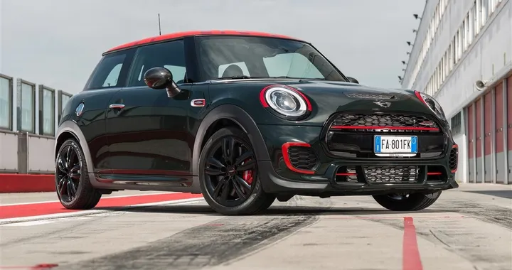 Mini John Cooper Works Challenge Edition
