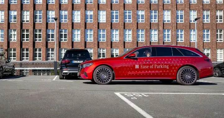 Stereotipi al volante, davvero chi ha una Mercedes parcheggia peggio di tutti?