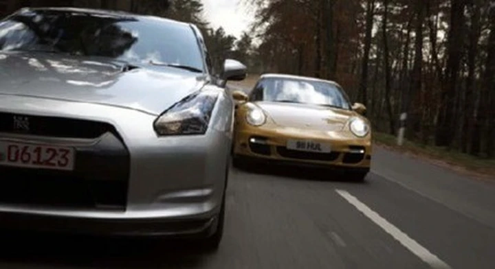 Nissan GT-R Vs Porsche 997 Turbo: la rivoluzione giapponese