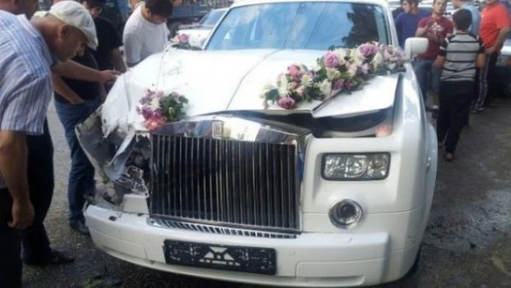 Rolls Royce Phantom: incidente in Russia all'auto da matrimonio