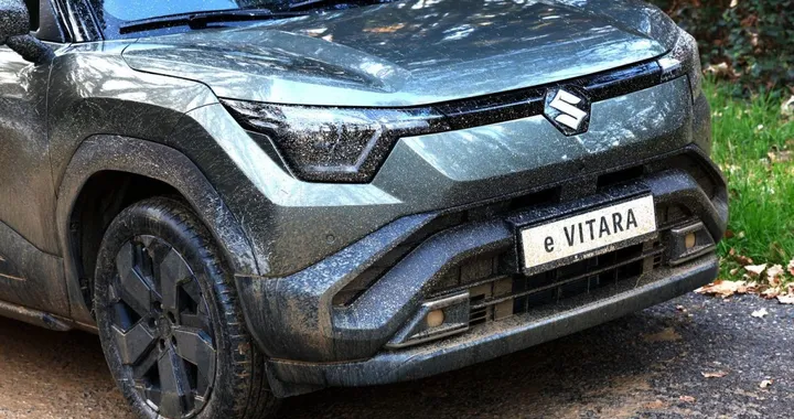 Suzuki rinnova il logo e punta sull'e-Vitara elettrica