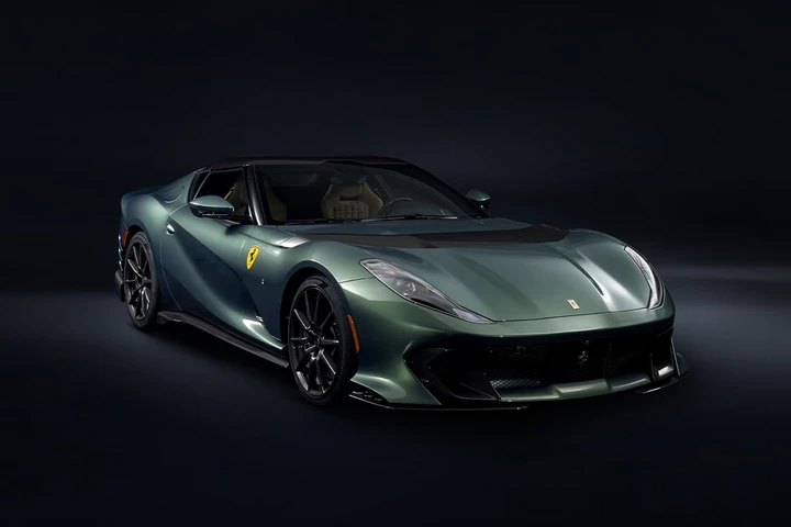 Ferrari 812 Competizione A trattata come una pietra preziosa