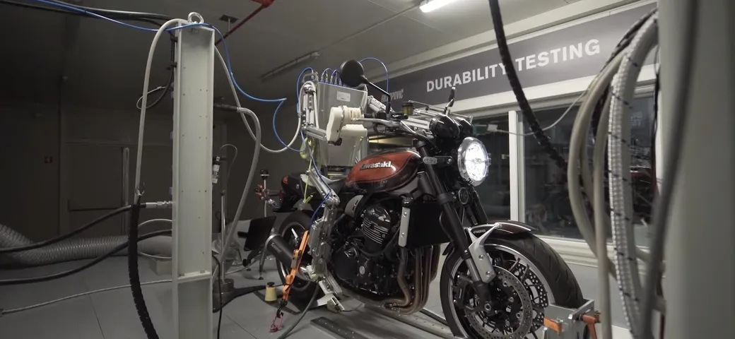 Akrapovic: un robot-tester collauda gli scarichi