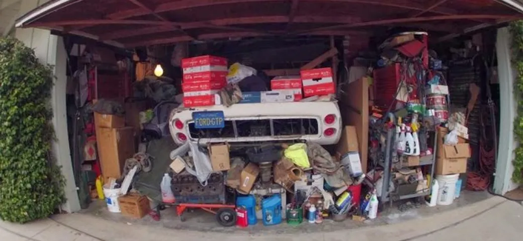 Dal garage spunta la Ford GT40. Ma è senza motore...