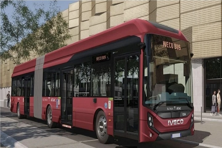 Bus elettrici a Roma, il caldo mette in crisi la flotta: aumentano i rientri ai depositi