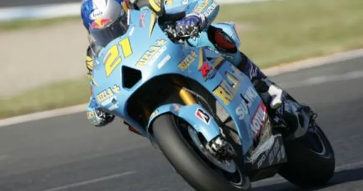 In sella alla Suzuki di John Hopkins