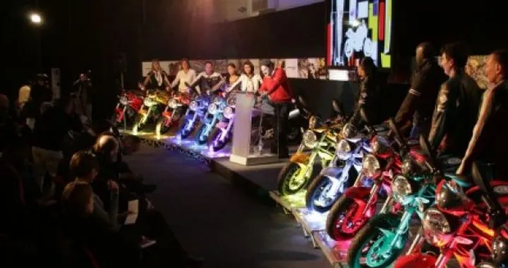 Ducati Monster Art: "Colour Therapy" per la regina delle moto nude