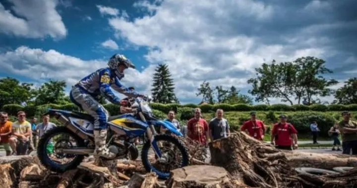 Red Bull Romaniacs: il video "slow-mo" dell'enduro più estremo d'Europa