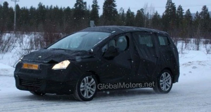 Peugeot 3008 sette posti: arrivano le primissime foto spia