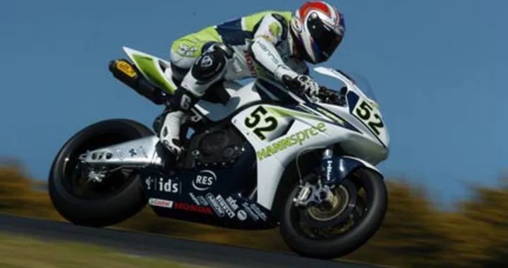 SBK: Toseland si impone a Donington