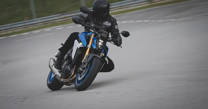 Suzuki svela la nuova GSX-S1000 2021: caratteristiche, disponibilità e prezzi