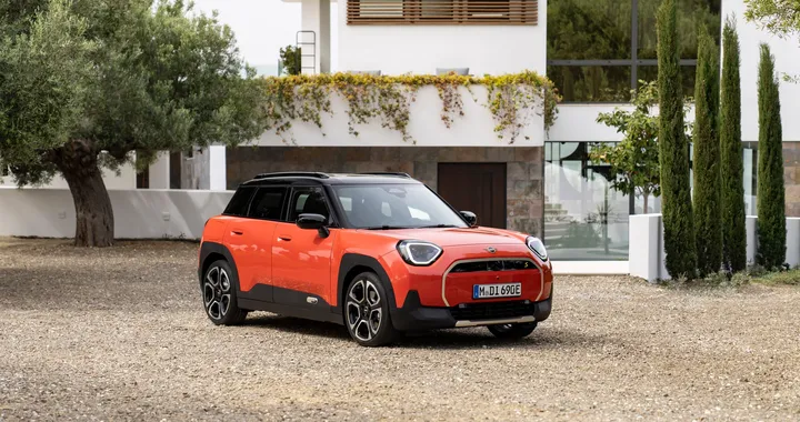 Nuova MINI Aceman: un'auto elettrica di grande carisma