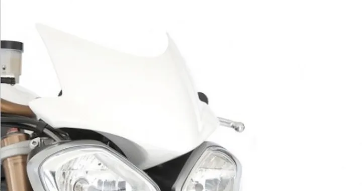 Triumph Speed Triple 2011: si rivela con le foto degli accessori, addio occhioni tondi