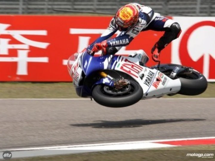 Frattura alla caviglia per Jorge Lorenzo. Por Fuera in pista già domani?
