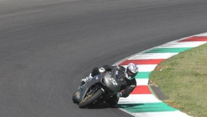 Scatto in Corsa: Honda Bastoner in azione al Mugello