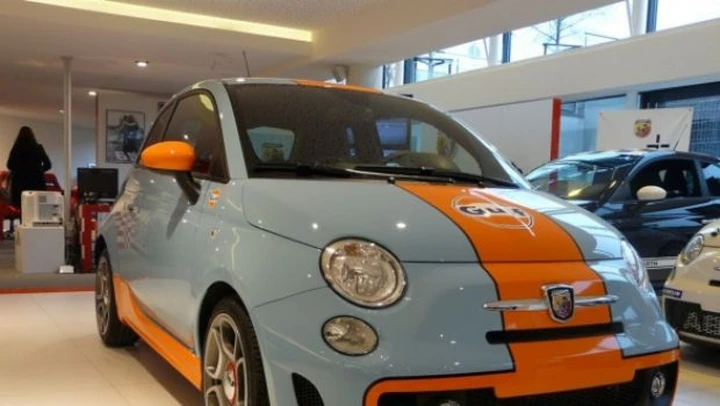 Abarth 500: prime immagini della Gulf Limited Edition