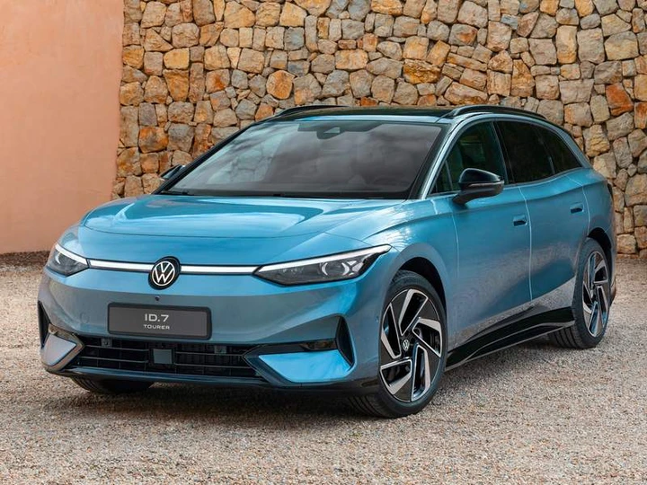Volkswagen mette la freccia e sorpassa Tesla nelle vendite di EV in Europa