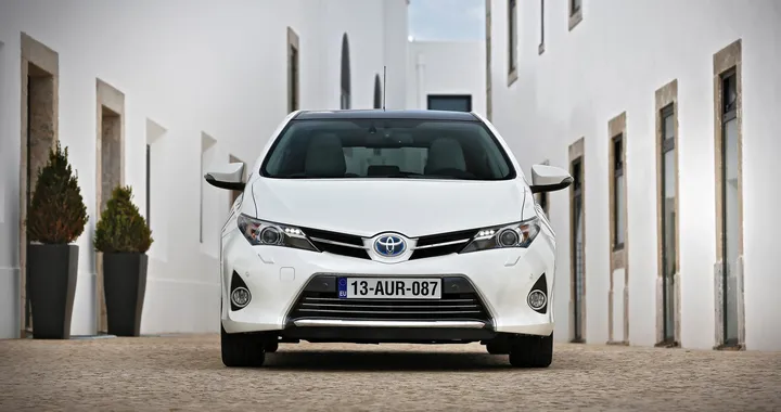 Auto ibride Toyota: garanzia estesa a 10 anni gratuitamente