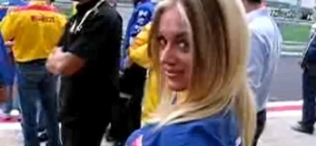 Sexy bikers: Silvia Scaglione infiamma i box di Vallelunga
