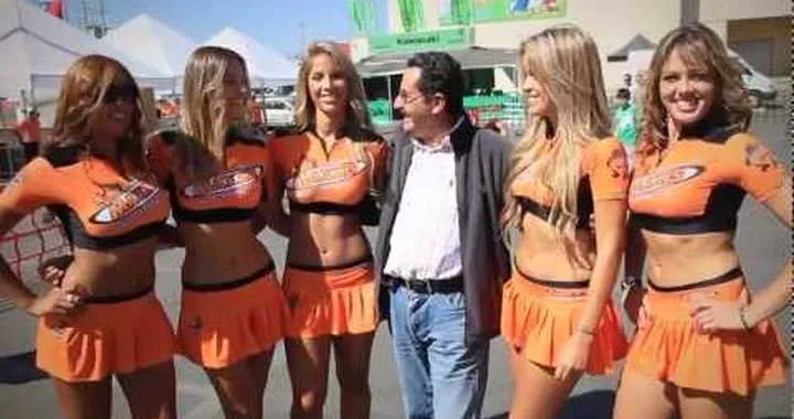Maxxis Girls in Chile