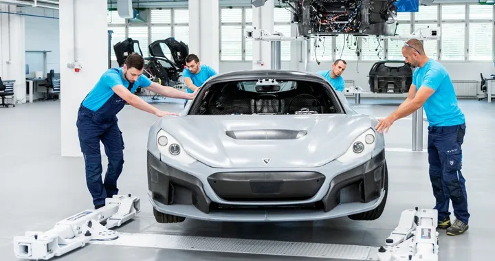 Rimac C Two: l'hypercar elettrica croata piace al mercato