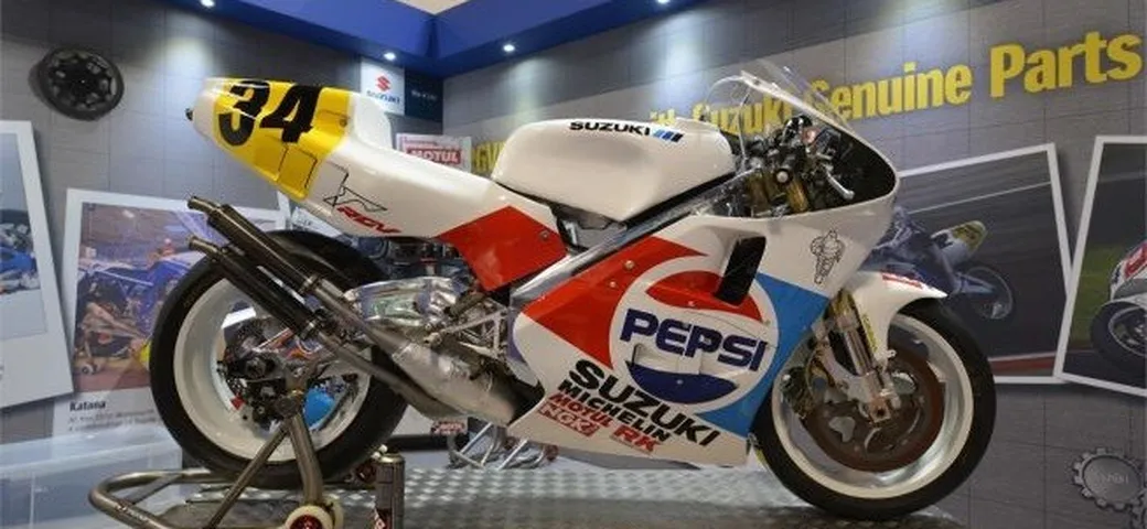 Restaurata la Suzuki RGV500 di Schwantz del 1989