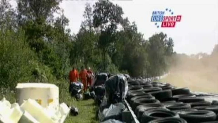 Spettacolare crash di Chris Martin a Brands Hatch