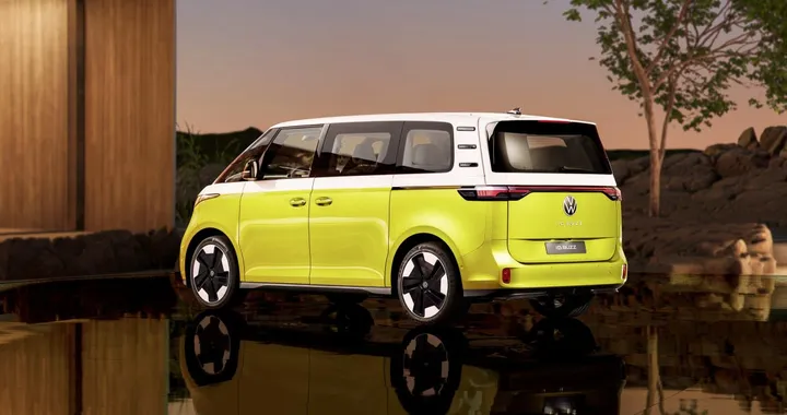 Volkswagen ID.Buzz, produzione sospesa per bassa domanda: costa troppo?